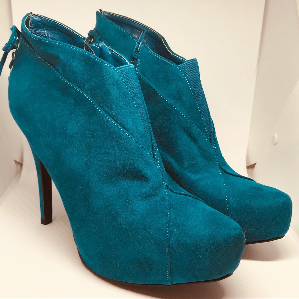 Brand-new Shoedazzle turquoise ankle bootie, 8.5